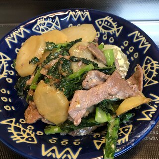 豚肉とジャガイモと大根の葉のオイマヨ炒め^_^